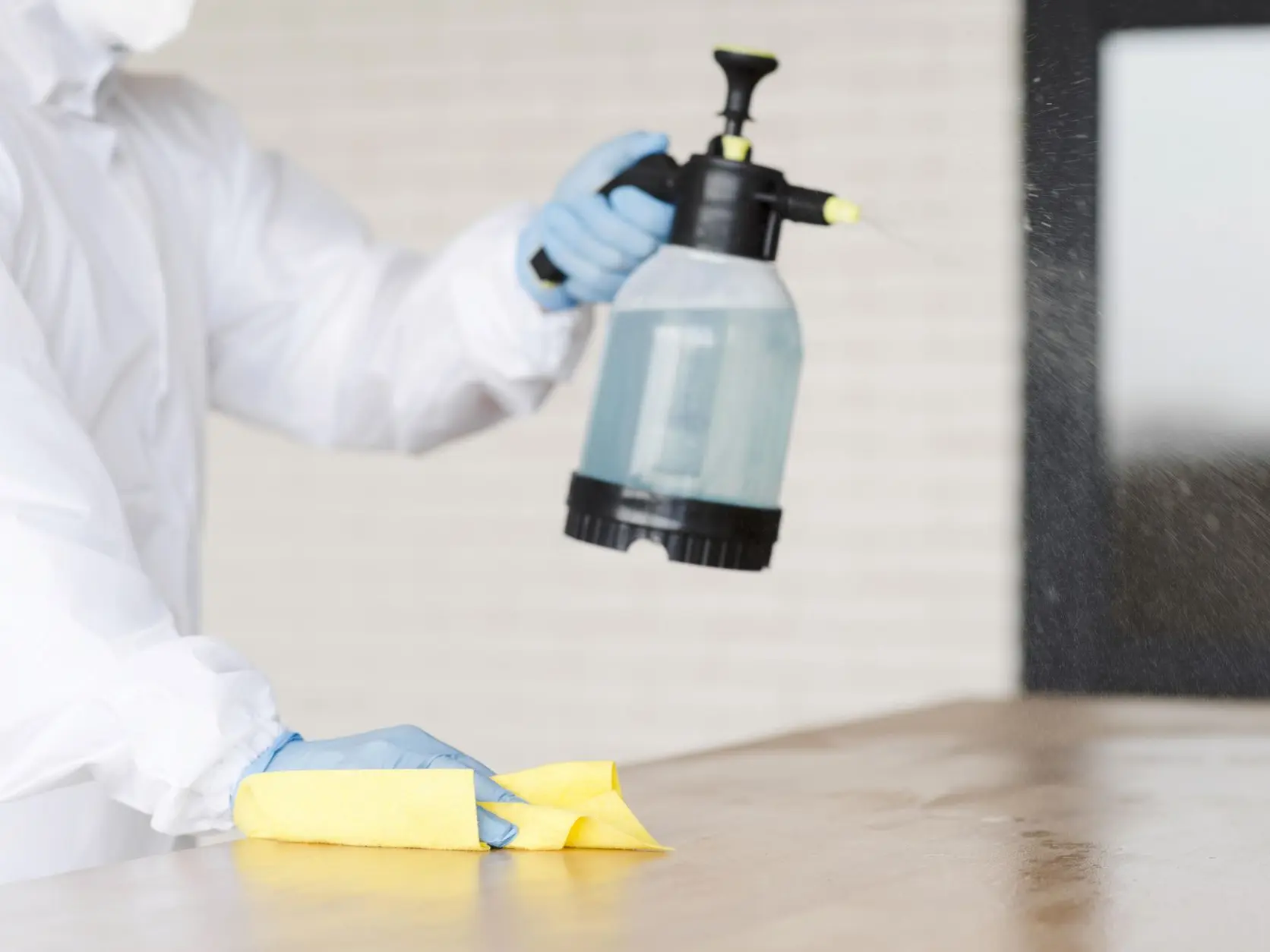 Pulvérisation de désinfectants virucides et bactéricides